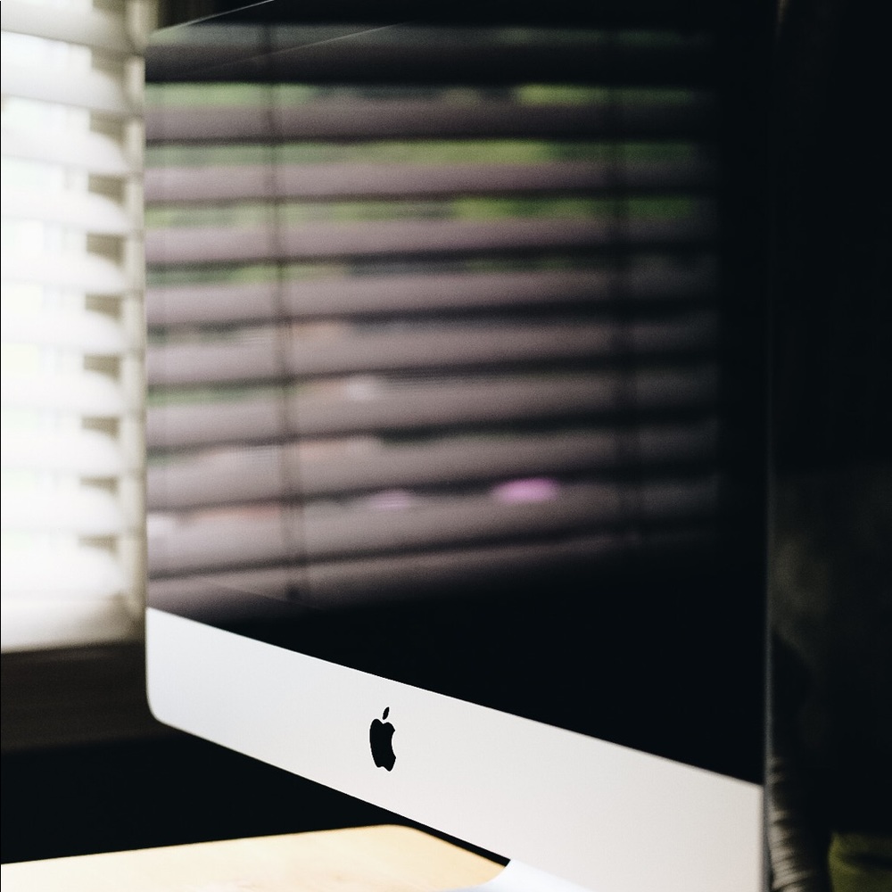 21.5 inch iMac. Late 2015 model.